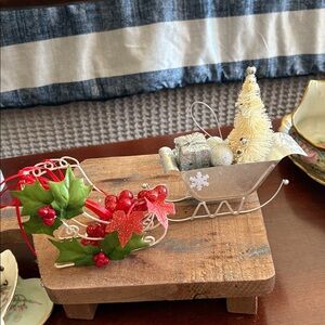 Festive christmas sleigh decor